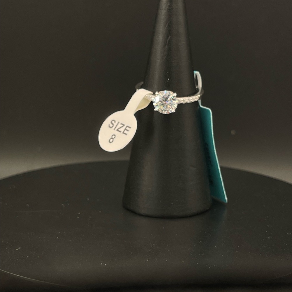 Elegant Silver Ring with Clear Gemstone